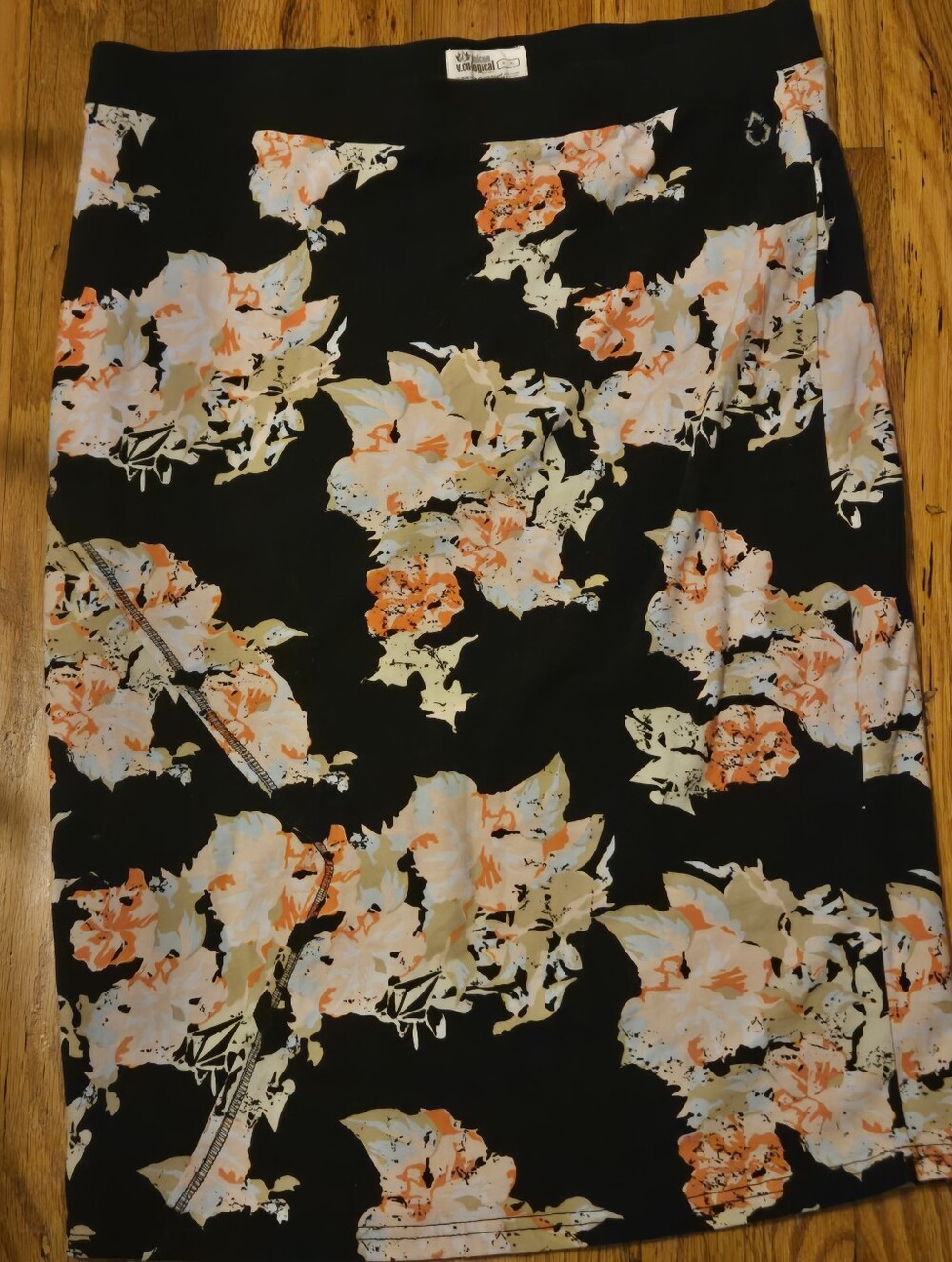 Volcano Floral Pull On Skirt XL